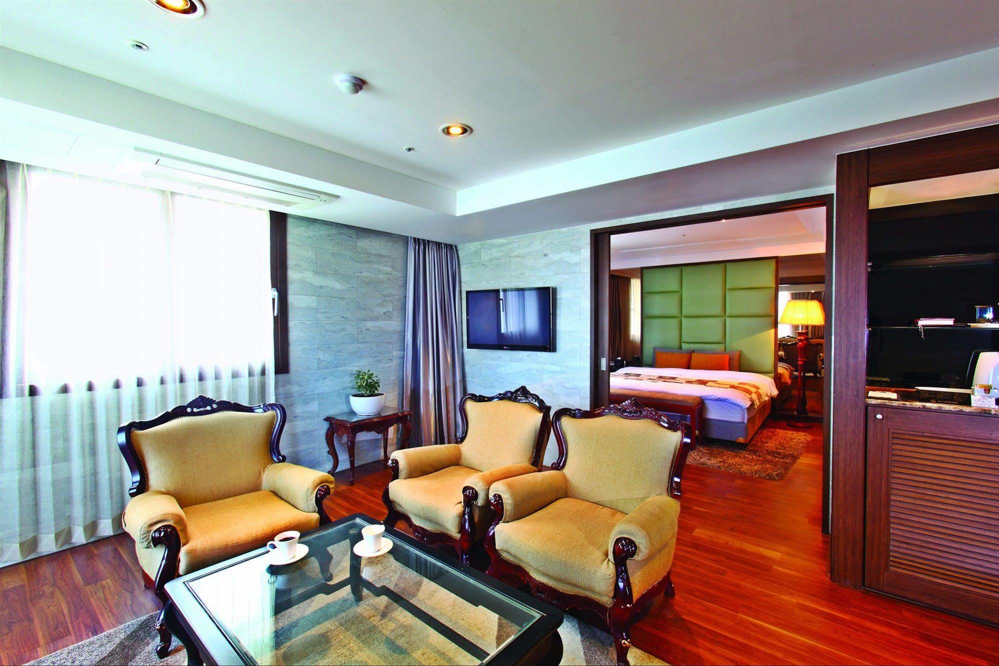 Hotel International Changwon Exterior photo